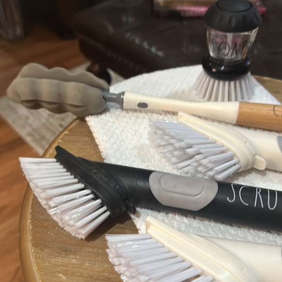 Rae Dunn Fillable Cleaning Utensils for kitchen/bath w/replacement scrubbers 🧽 - Picture 7 of 11